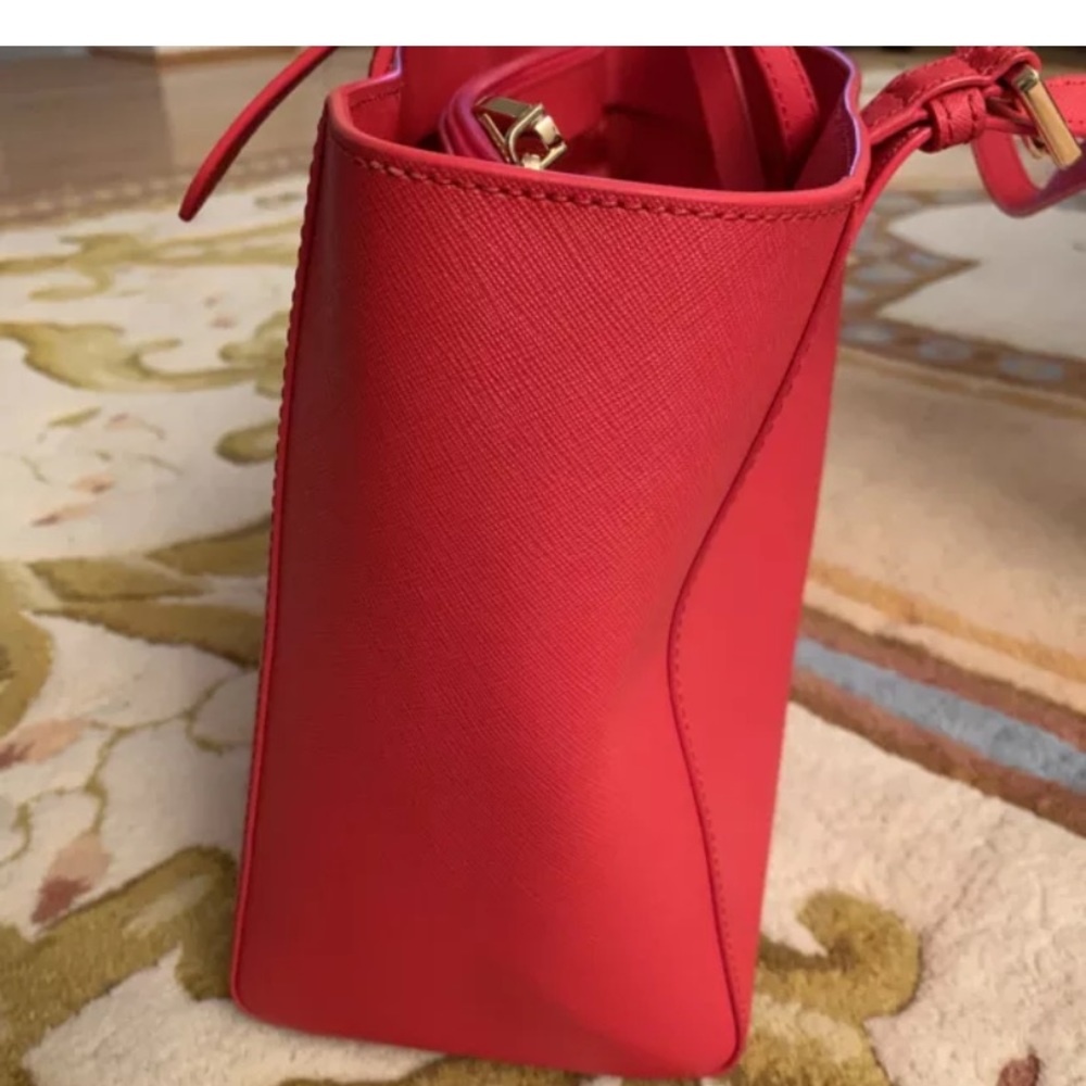 NWOT Bright Red Tory Burch Handbag W Compartments - Picture 12 of 12